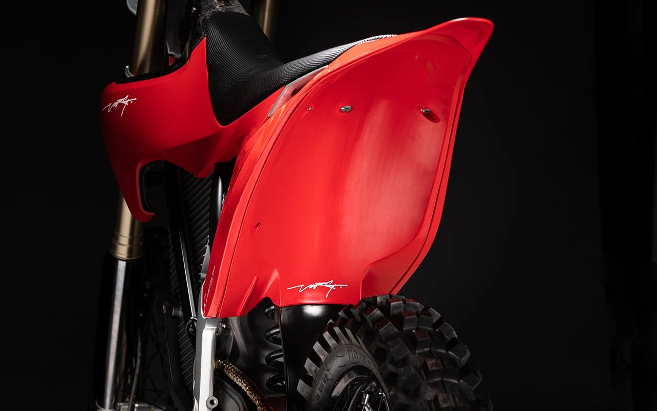 gcj1bn84fZ_Lower rear fender.jpg
